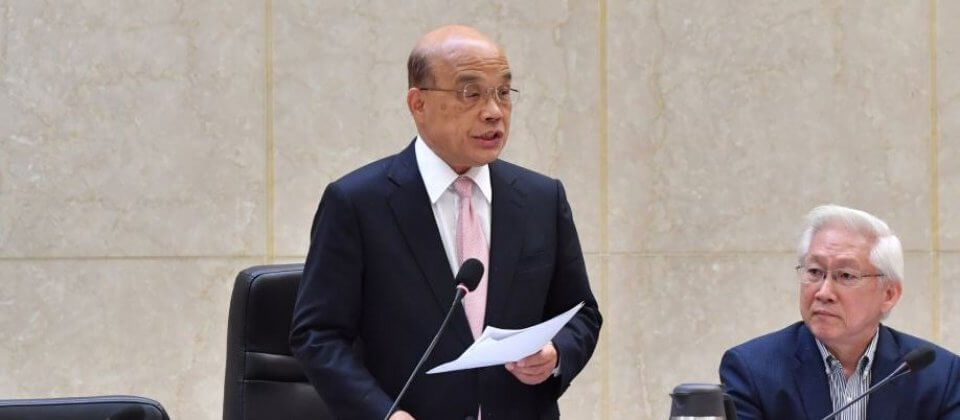 行政院長蘇貞昌首次主持行政院科技會報會議，聽取張忠謀、林百里等科技界大老建言。