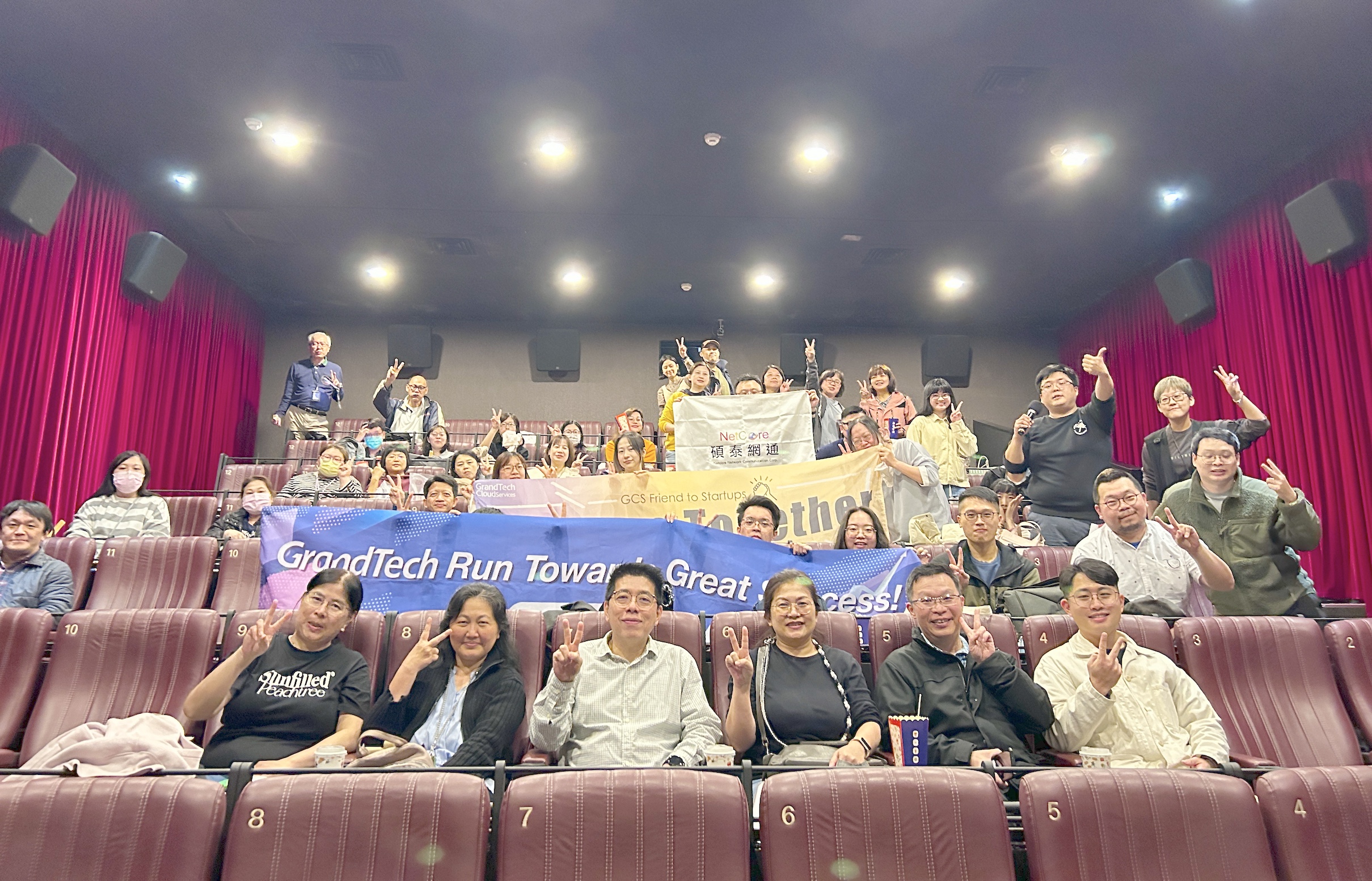 🎬 白色情人節：電影之夜 米奇17！ 🍿